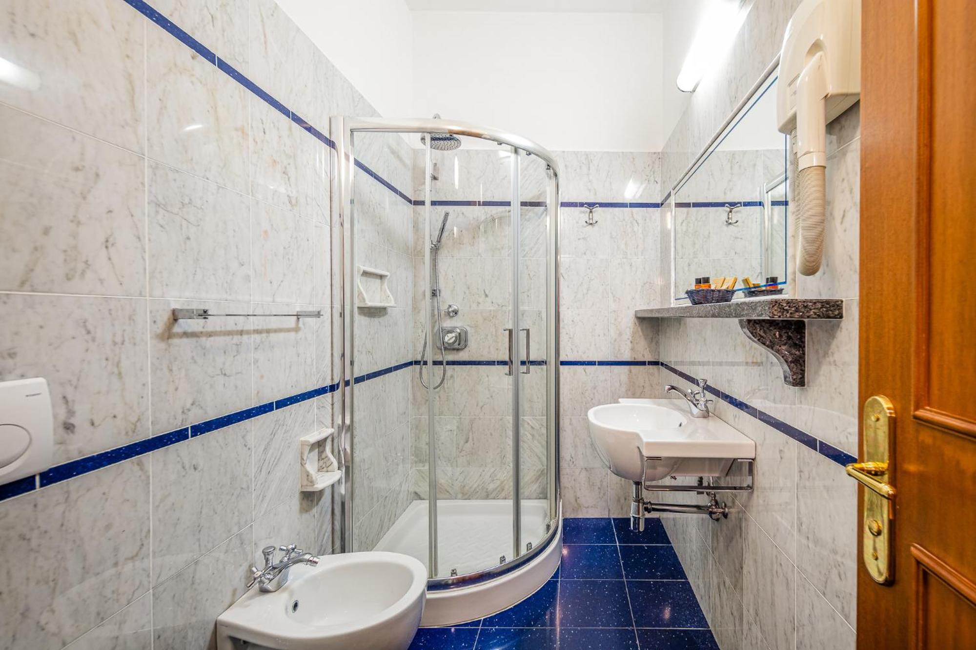 Camera Matrimoniale con Bagno Privato Esterno